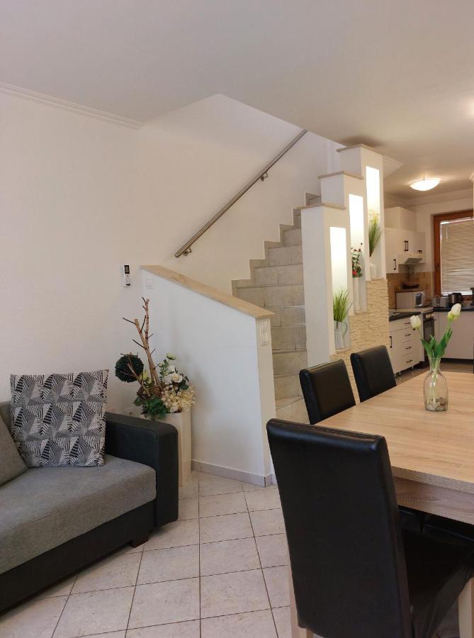 Apartmancentrum Gyula Bagian luar foto