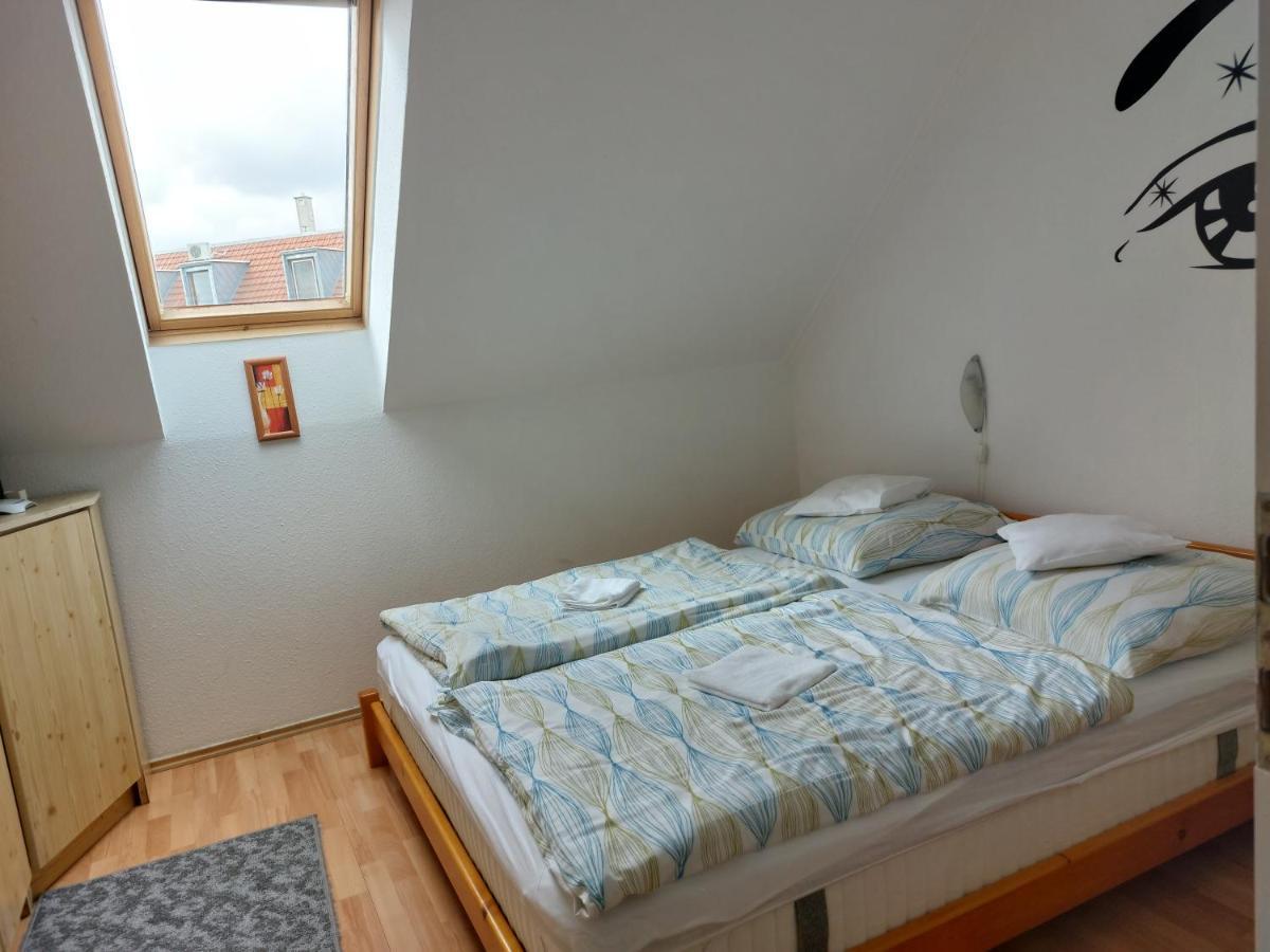Apartmancentrum Gyula Bagian luar foto